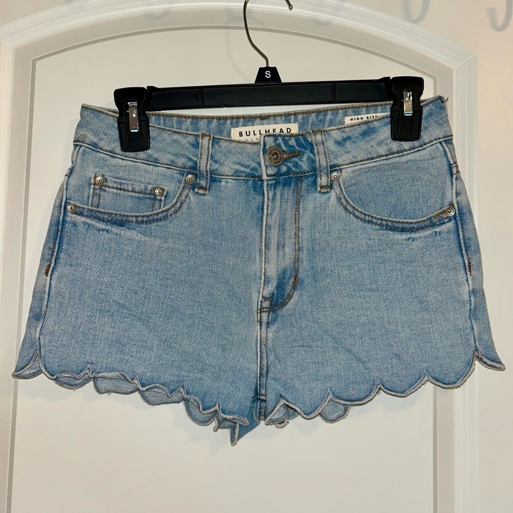 Bullhead Women's Blue scalloped Denim high rise Shorts
